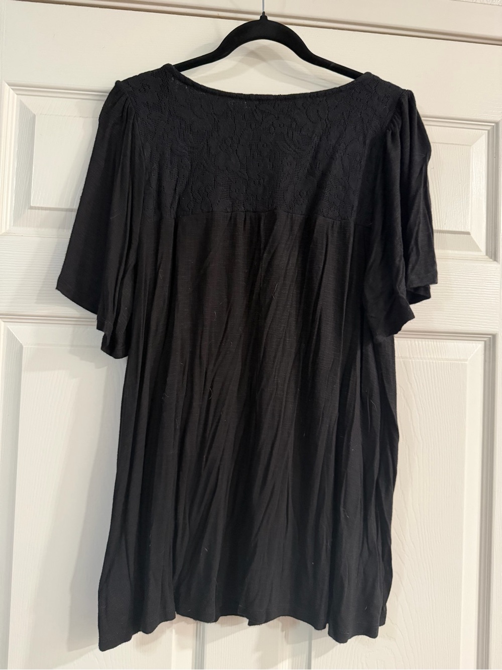 Torrid Black Scoop Neck Flutter Sleeve Tunic - Picture 3 of 3